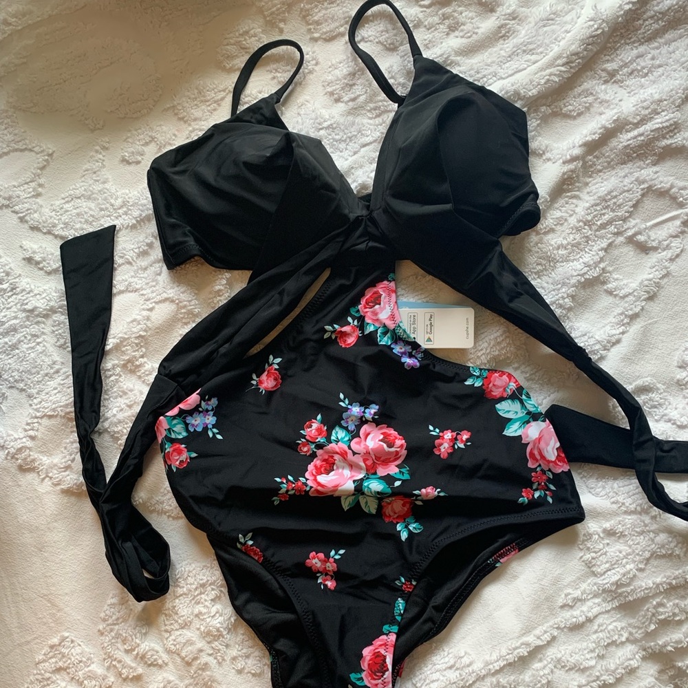 Women's CUPSHE Floral Cutout V-Neck One-Piece Swimsuit
